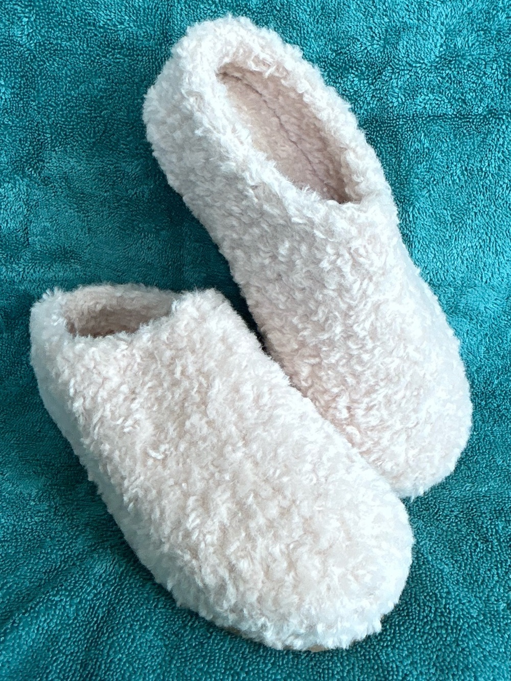 Cozy Women's Plush Slip-On Slippers - Cream